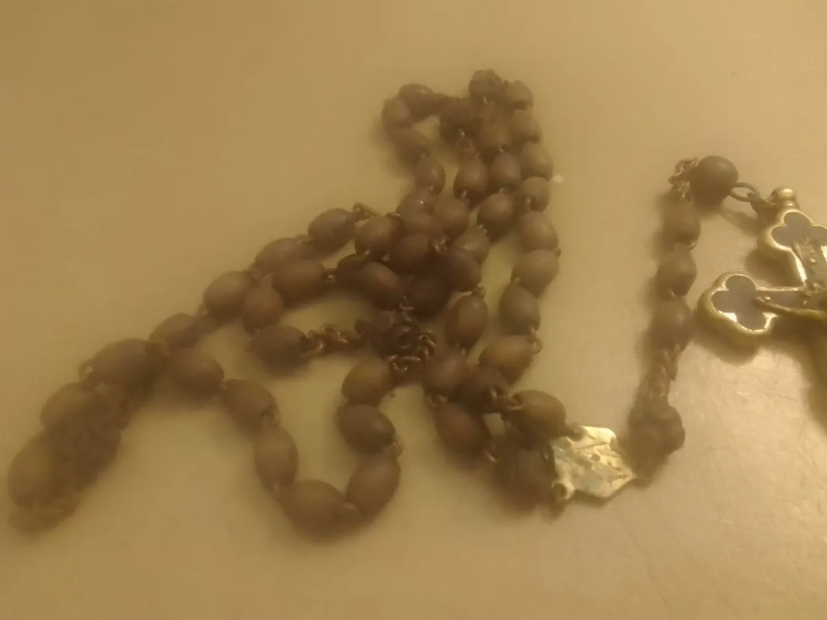 VICTORIAN WOODEN ROSARY BEADS with LGE CRUCIFIX - Image 3
