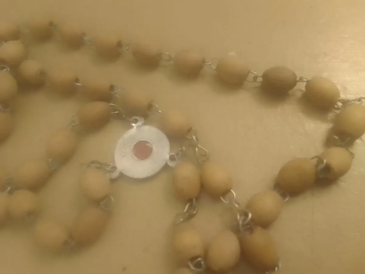 VINTAGE PINE WOODEN ROSARY BEADS - Image 2