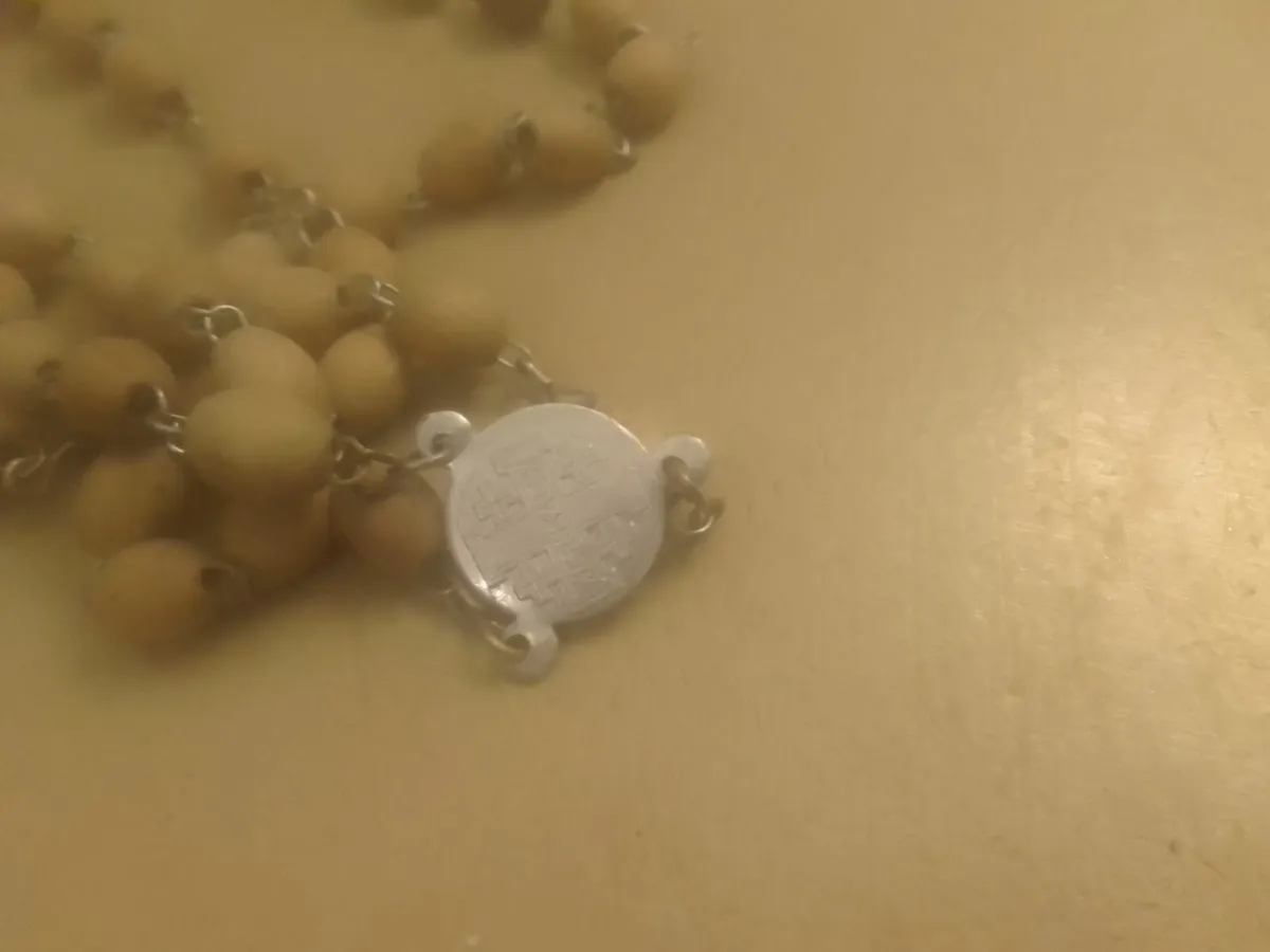 VINTAGE PINE WOODEN ROSARY BEADS - Image 3