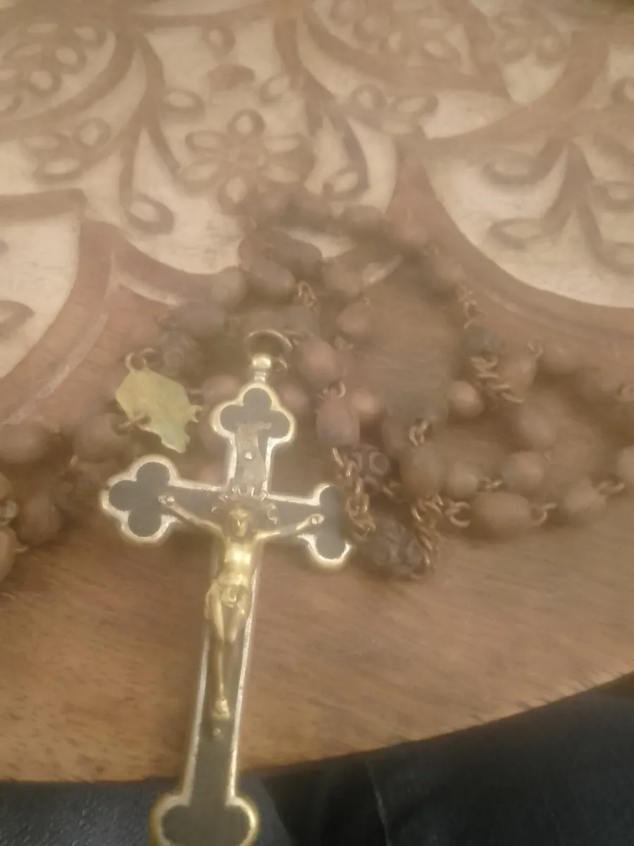 VICTORIAN WOODEN ROSARY BEADS with LGE CRUCIFIX - Image 1