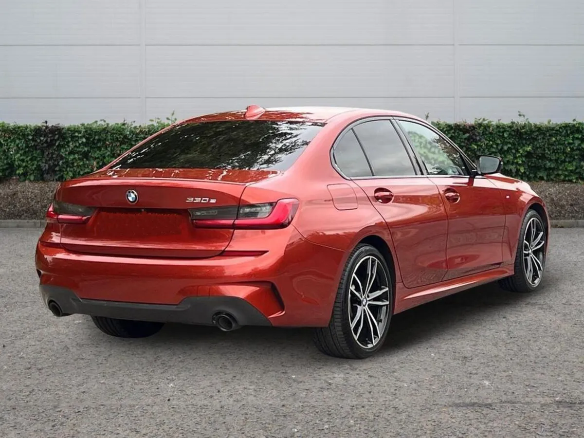 192 BMW 3-Series 330e Shadow Edition - Image 2