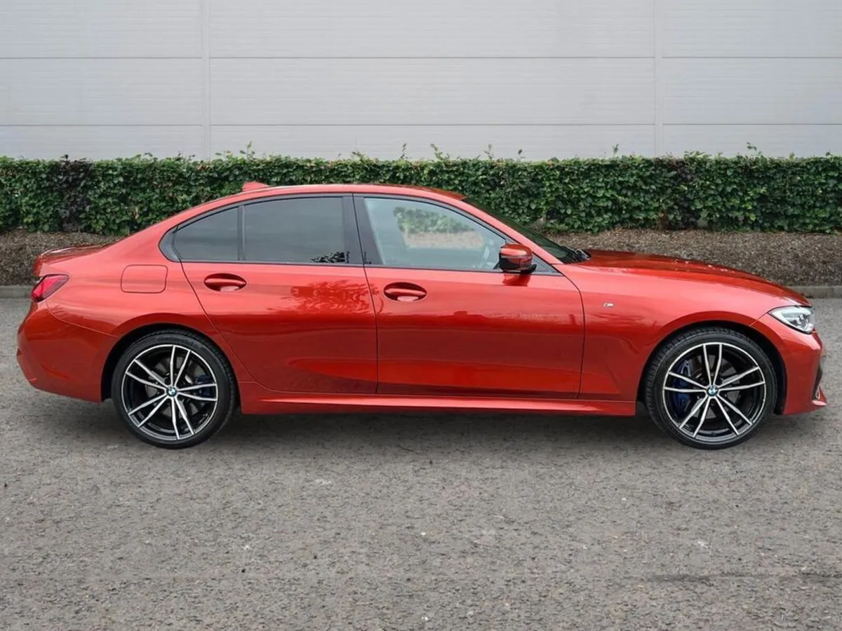 192 BMW 3-Series 330e Shadow Edition - Image 3