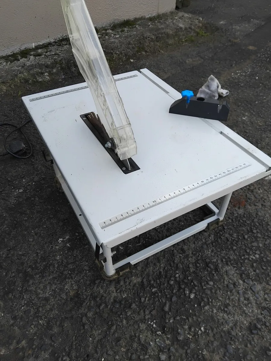 Mac allister table saw like new uses once - Image 2