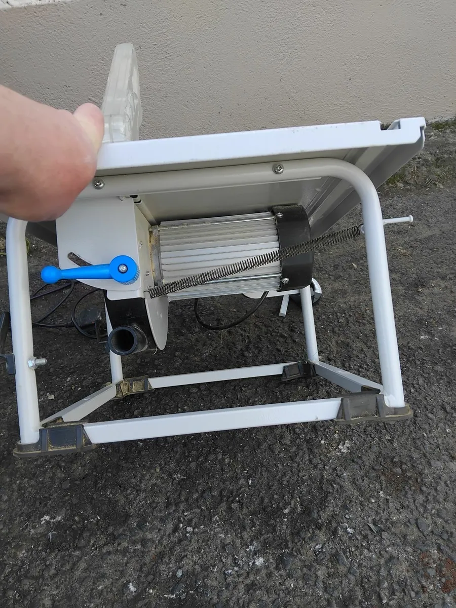 Mac allister table saw like new uses once - Image 4