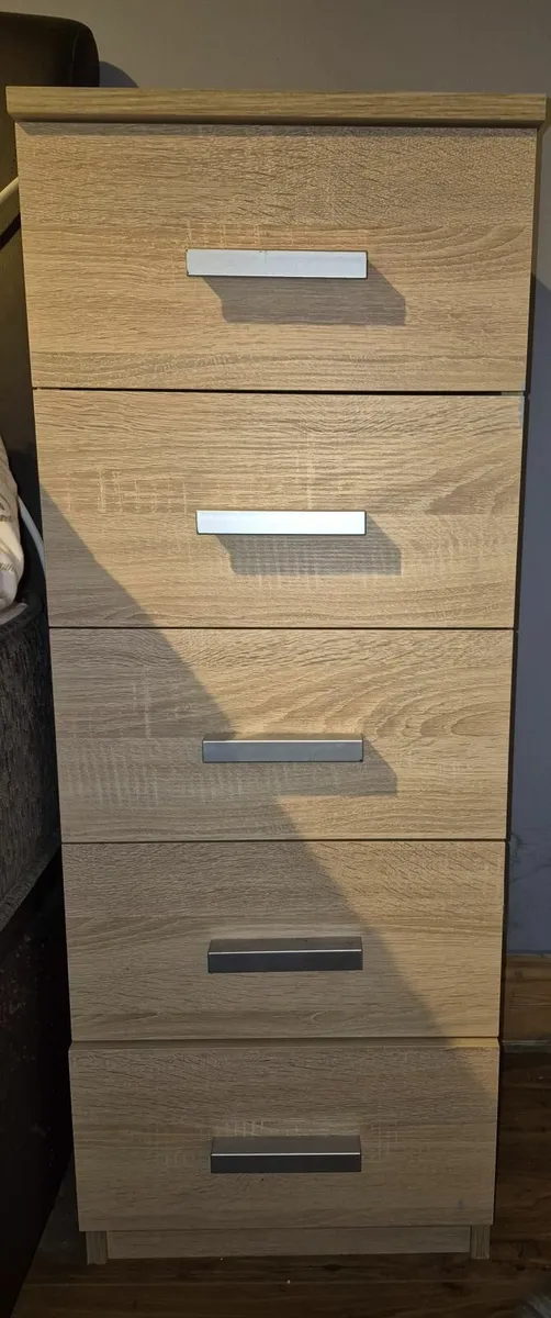 Chests of drawers - Image 1