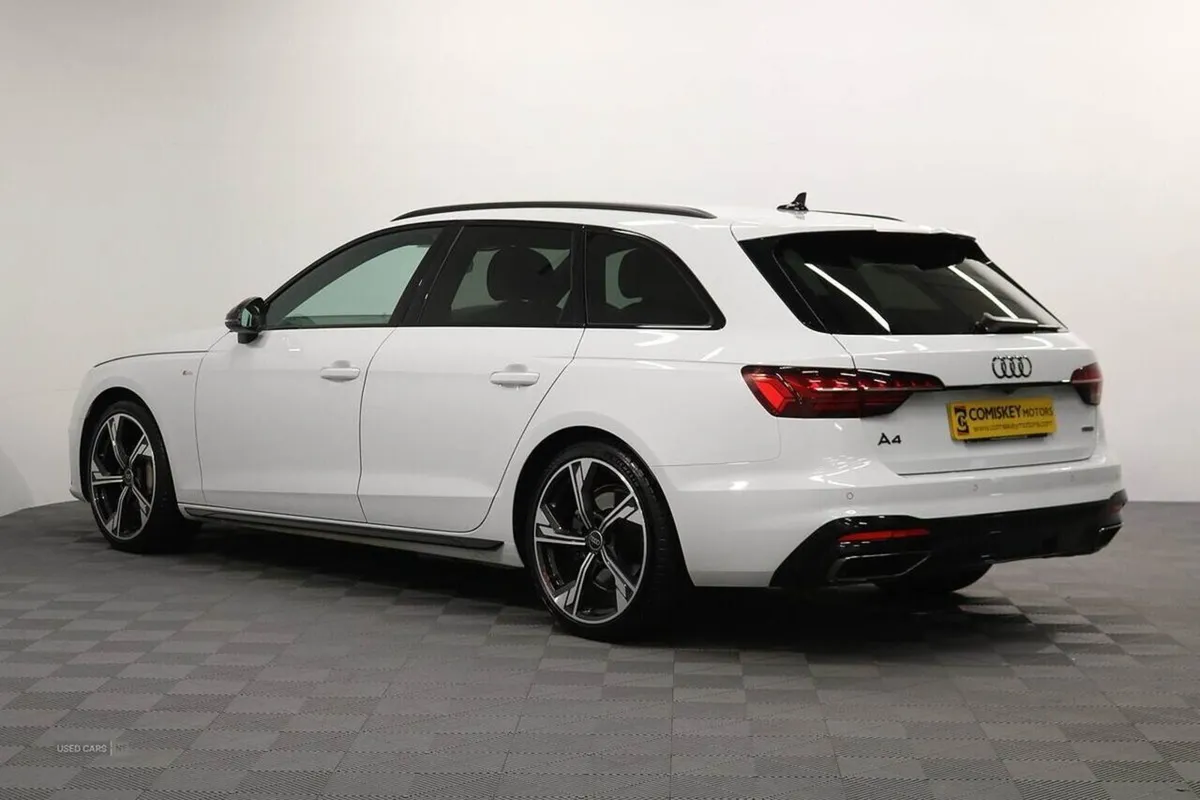 Audi A4 Avant TDI 40 Black Edition S Tronic Quatt - Image 4