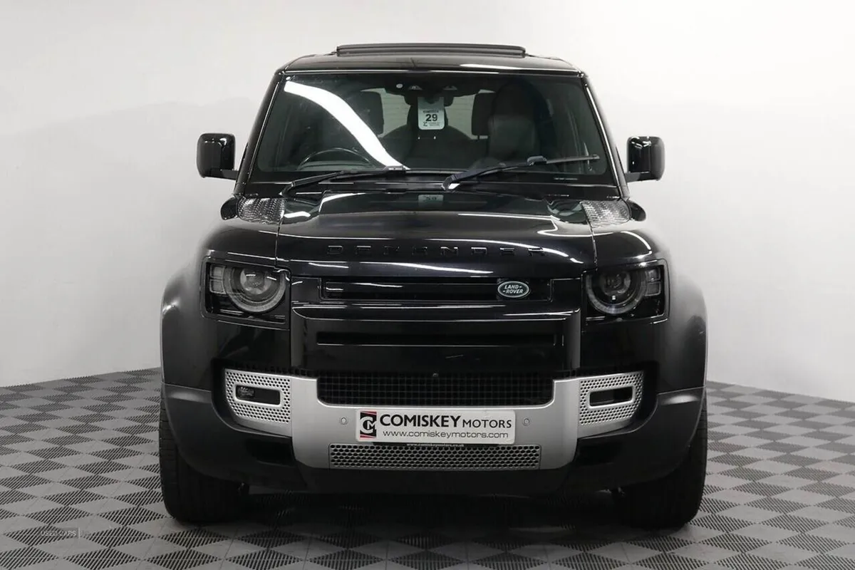 Land Rover Defender 90 D250 Mhev HSE - Image 2