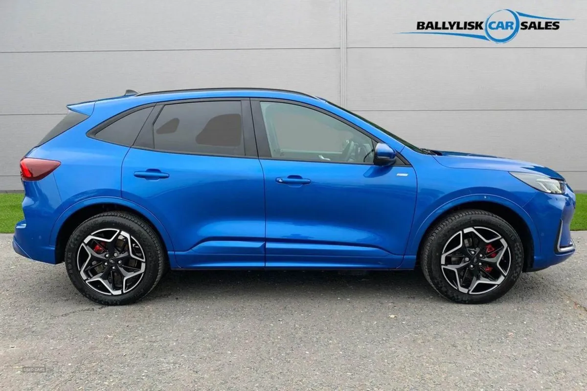 Ford Kuga 2.5 Phev St-line in Desert Island Blue - Image 3