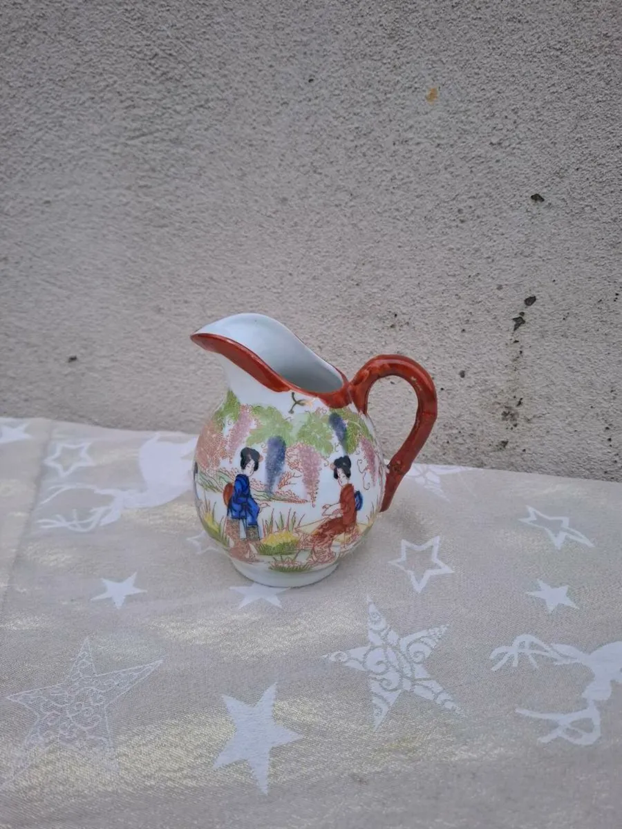 Japanese red milk jug postage possible - Image 1