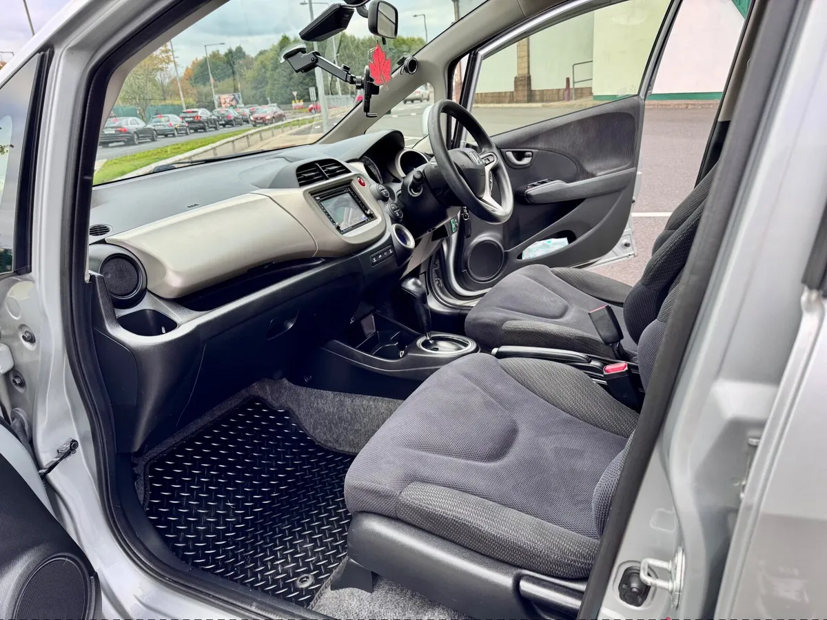 Honda Fit 2013 - Image 2