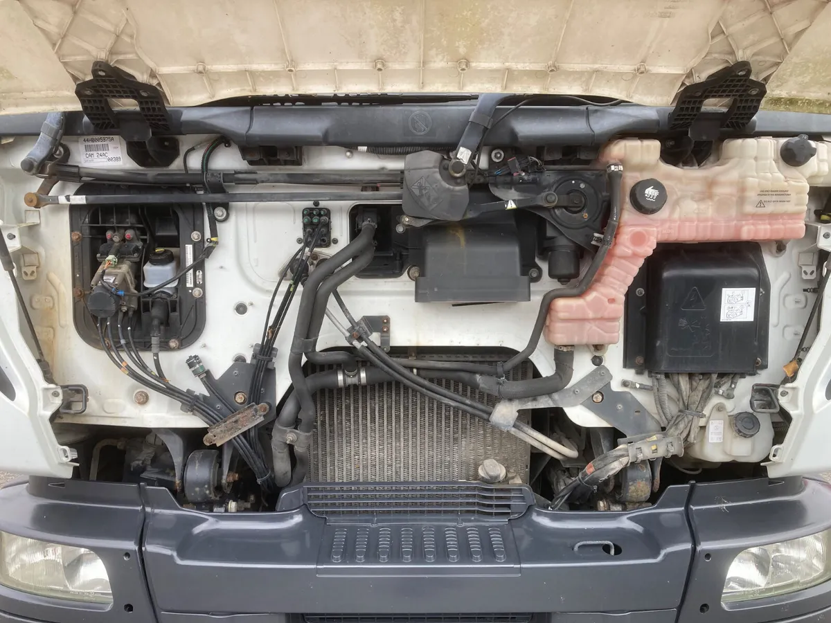 2013 Renault 18 ton Curtainsider manual gear box - Image 2