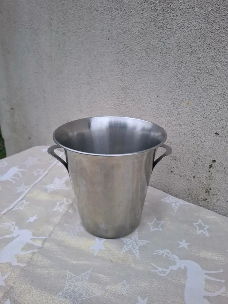 Champagne bucket postage possible