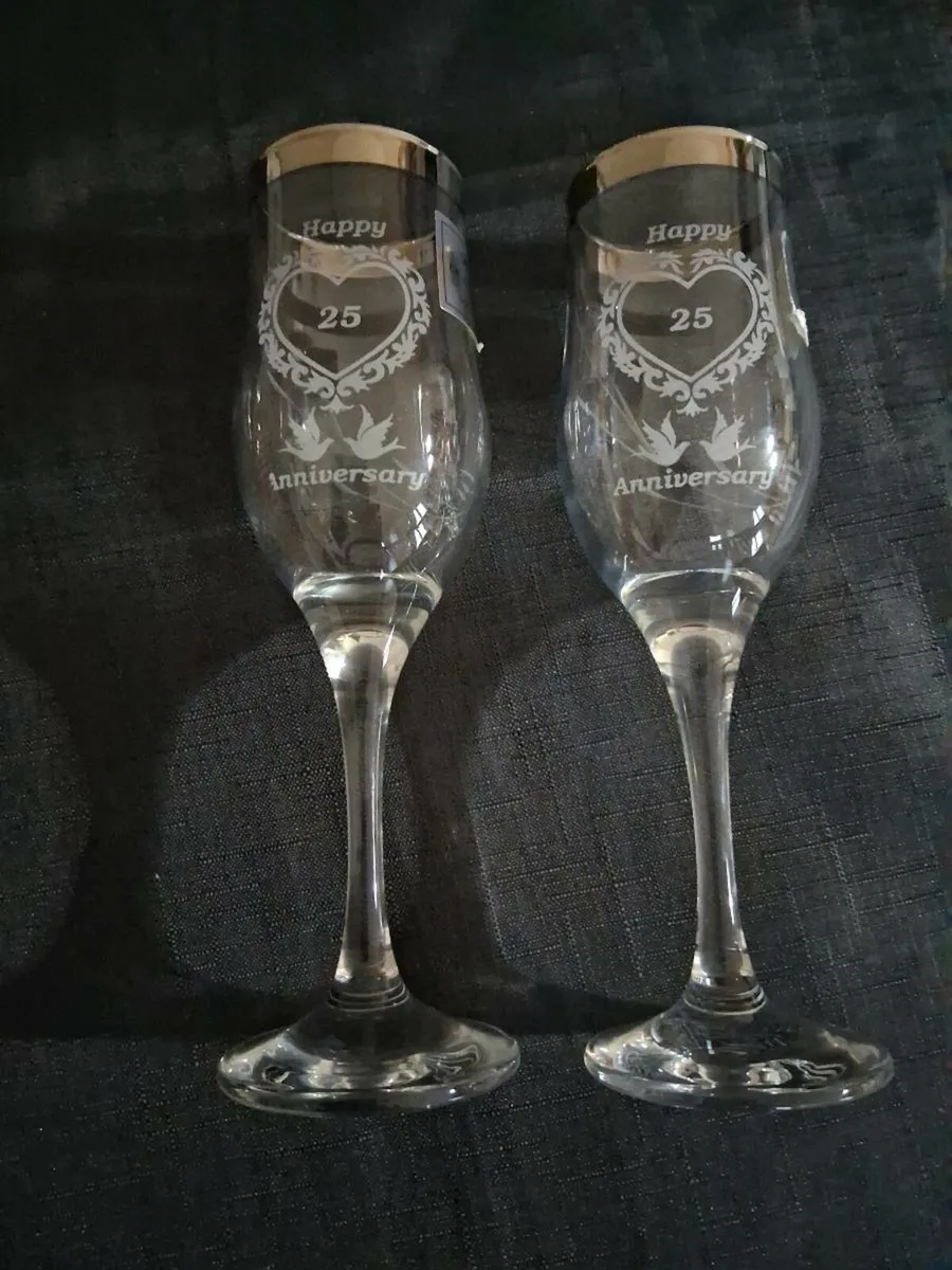 2 Duiske 25th Anniversary Champagne Glasses - Image 1