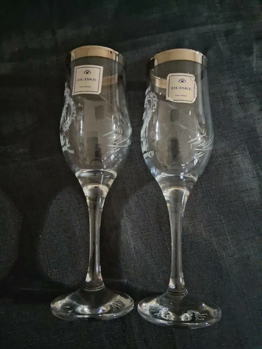 2 Duiske 25th Anniversary Champagne Glasses - Image 2