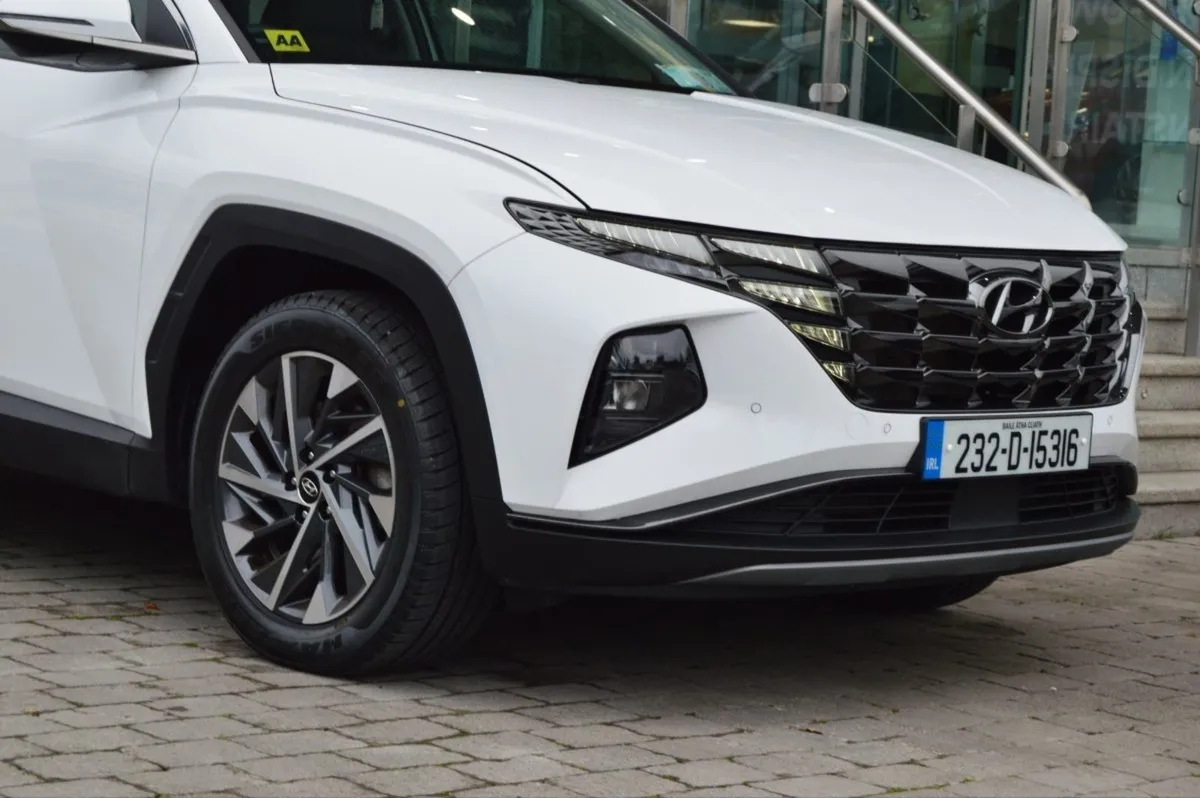 Hyundai Tucson 2WD Executive Plus  High Spec  Lea - Image 4