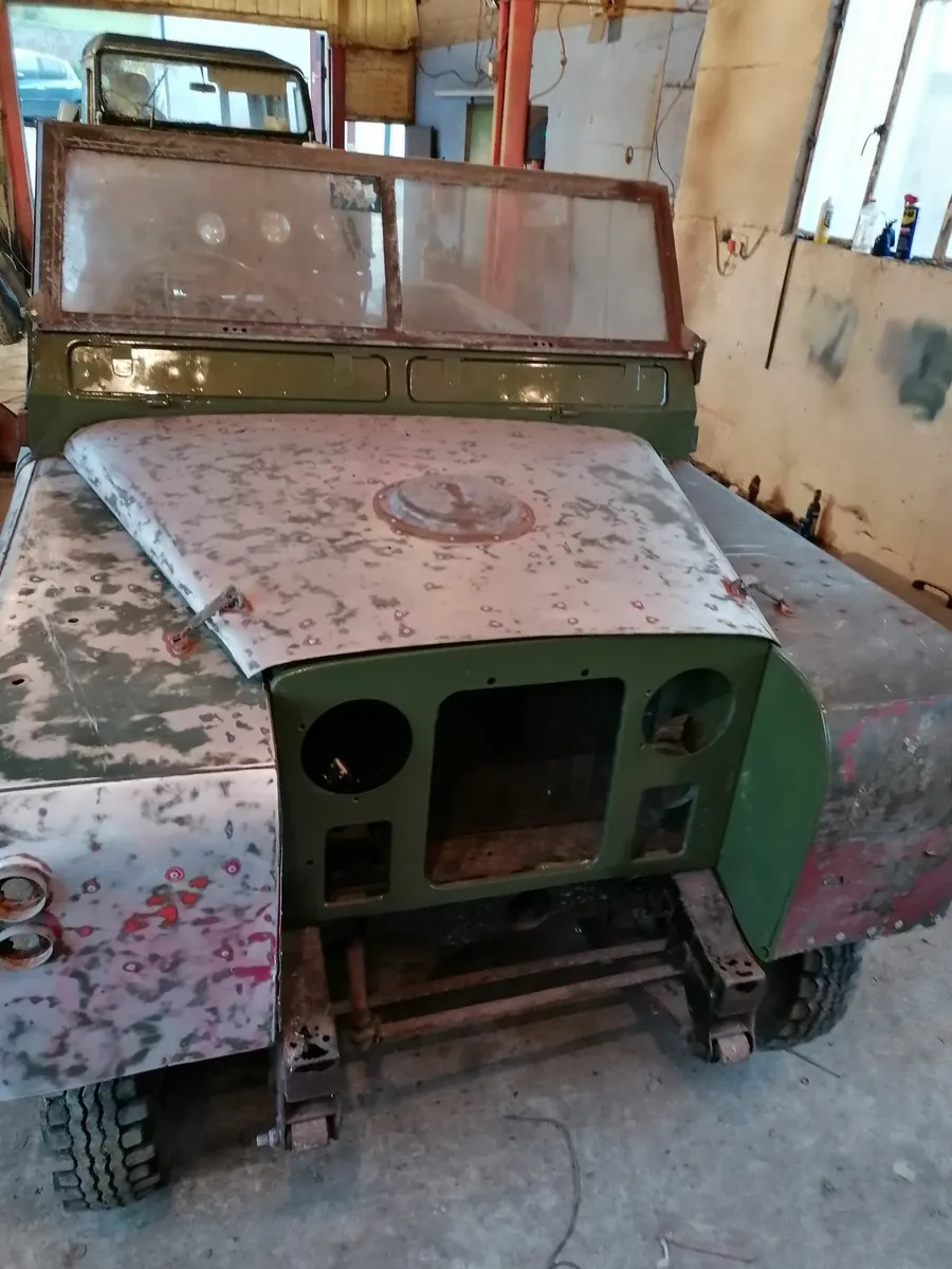 Land Rover - Image 1