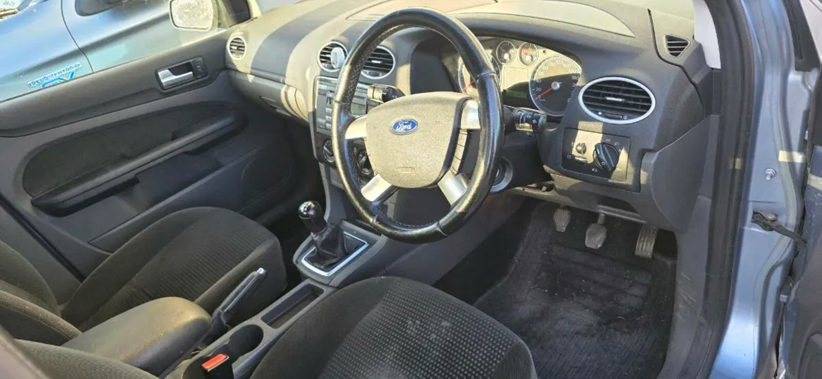 Ford focus Ghia - Image 2