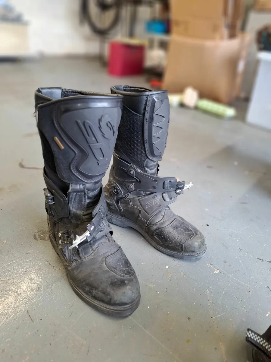 Motorbike boots and thermal liner - Image 1