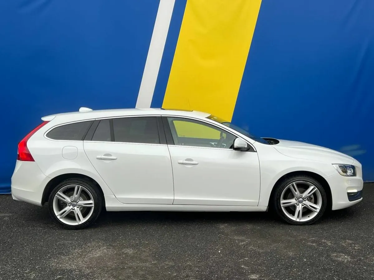 Volvo V60 D4 CLASSIC 2.0D AUTO // OPENING SUNROOF - Image 4