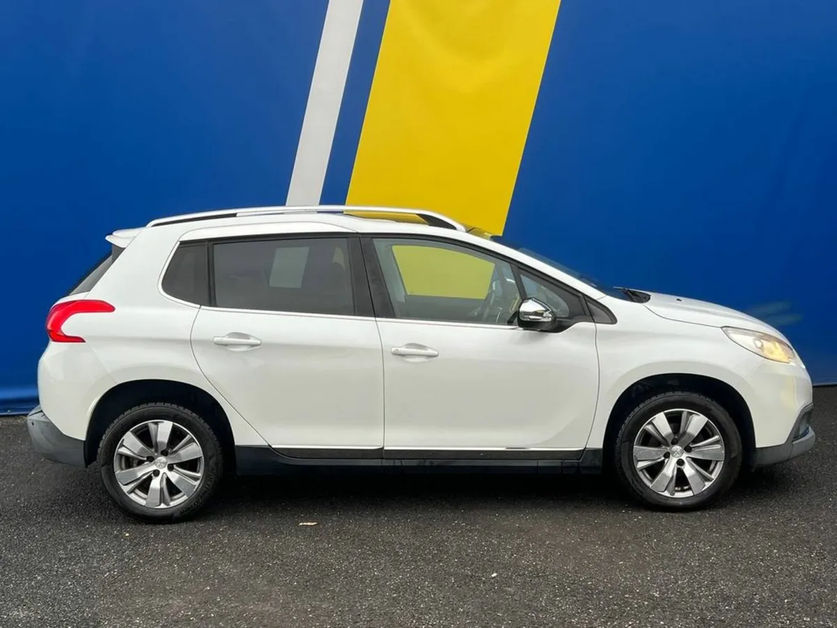 Peugeot 2008 CIELO 1.2 AUTO // PANORAMIC SUNROOF / - Image 3