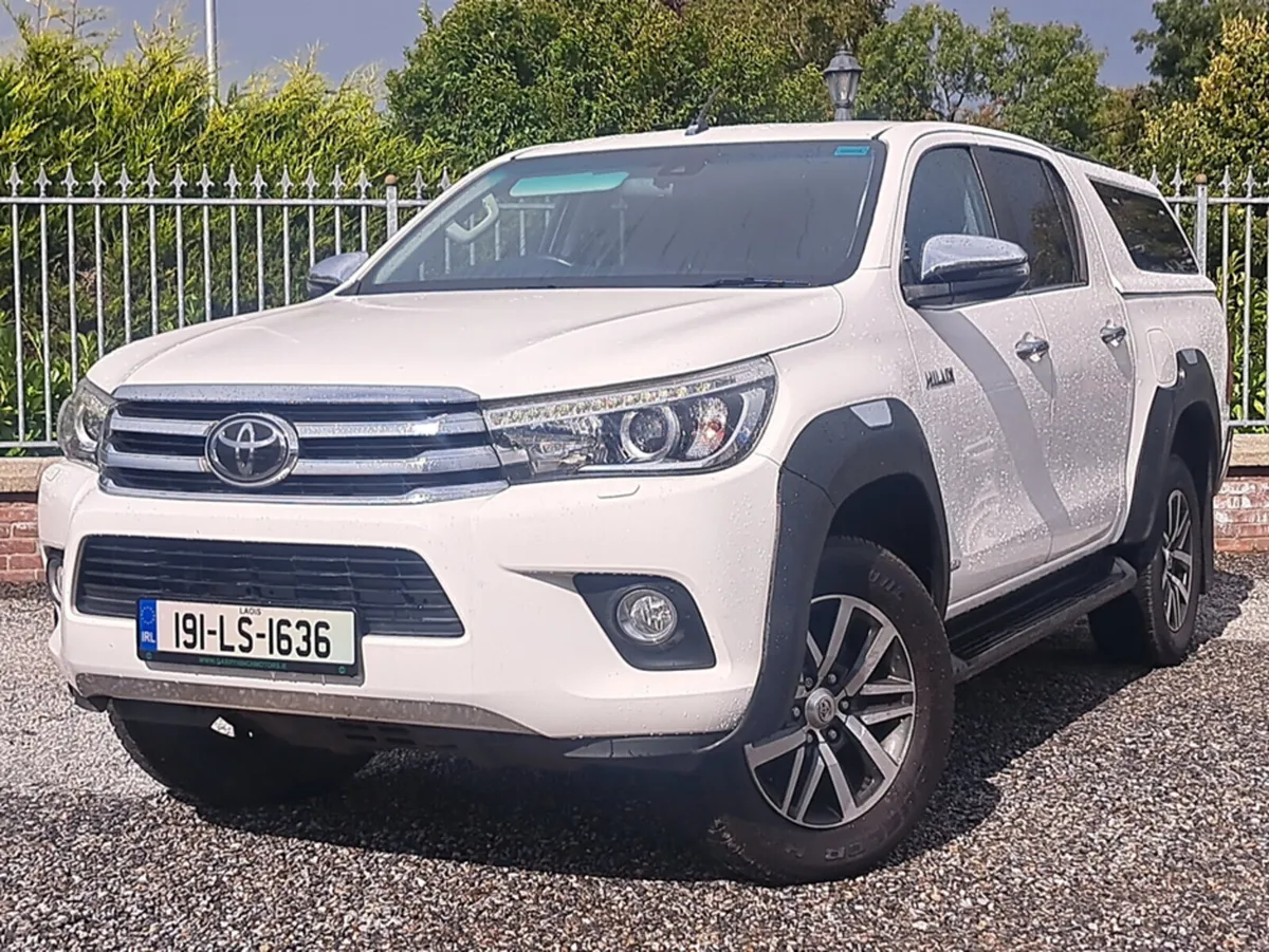 Toyota Hilux Invvinicble Model Crewcab 2.4 Diesel - Image 2