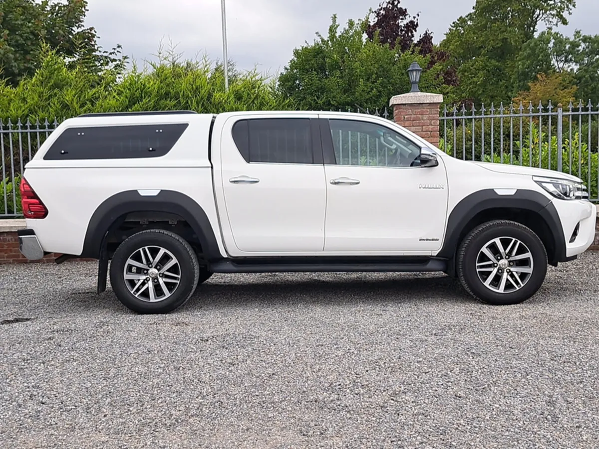 Toyota Hilux Invvinicble Model Crewcab 2.4 Diesel - Image 3