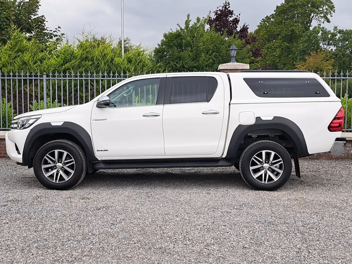 Toyota Hilux Invvinicble Model Crewcab 2.4 Diesel - Image 4