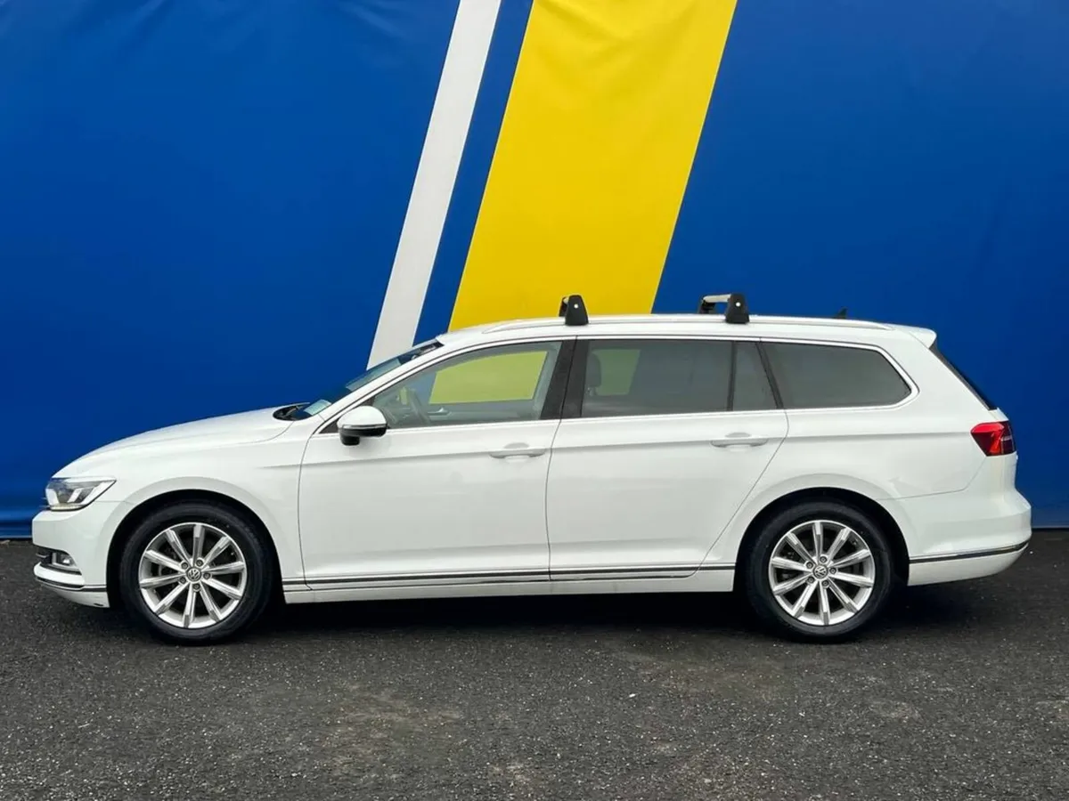 Volkswagen Passat ELEGANCE 2.0 TDI AUTO // SERVICE - Image 3