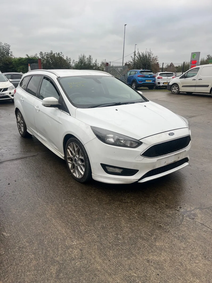 2016 focus estate st for parts - Image 1