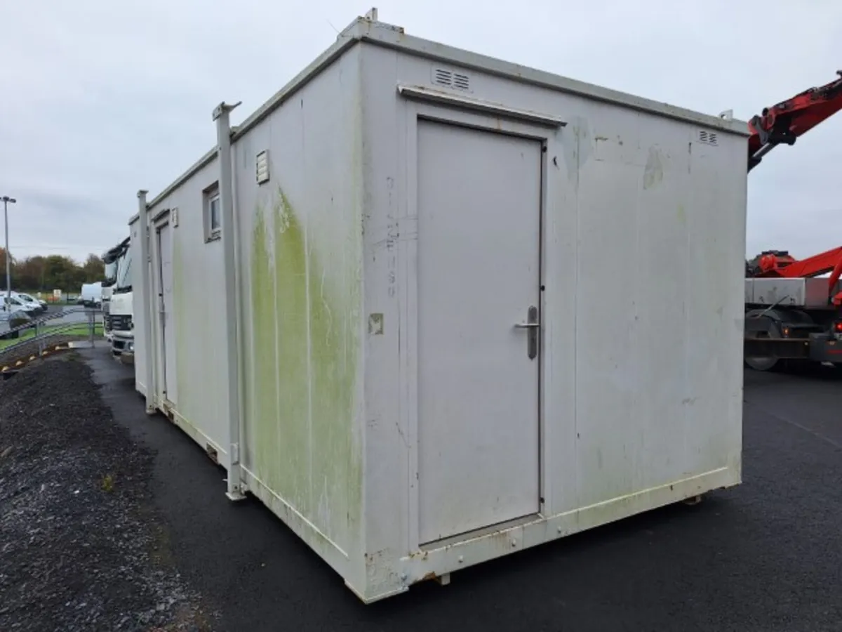 Approx 24 x 10 Shower Block Container For Auction - Image 3
