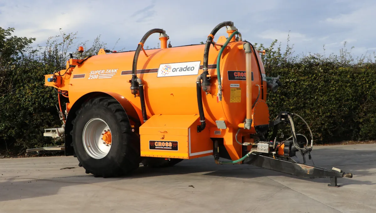 2500 Split Tanker - Road Wash - Dust Suppression - Image 1