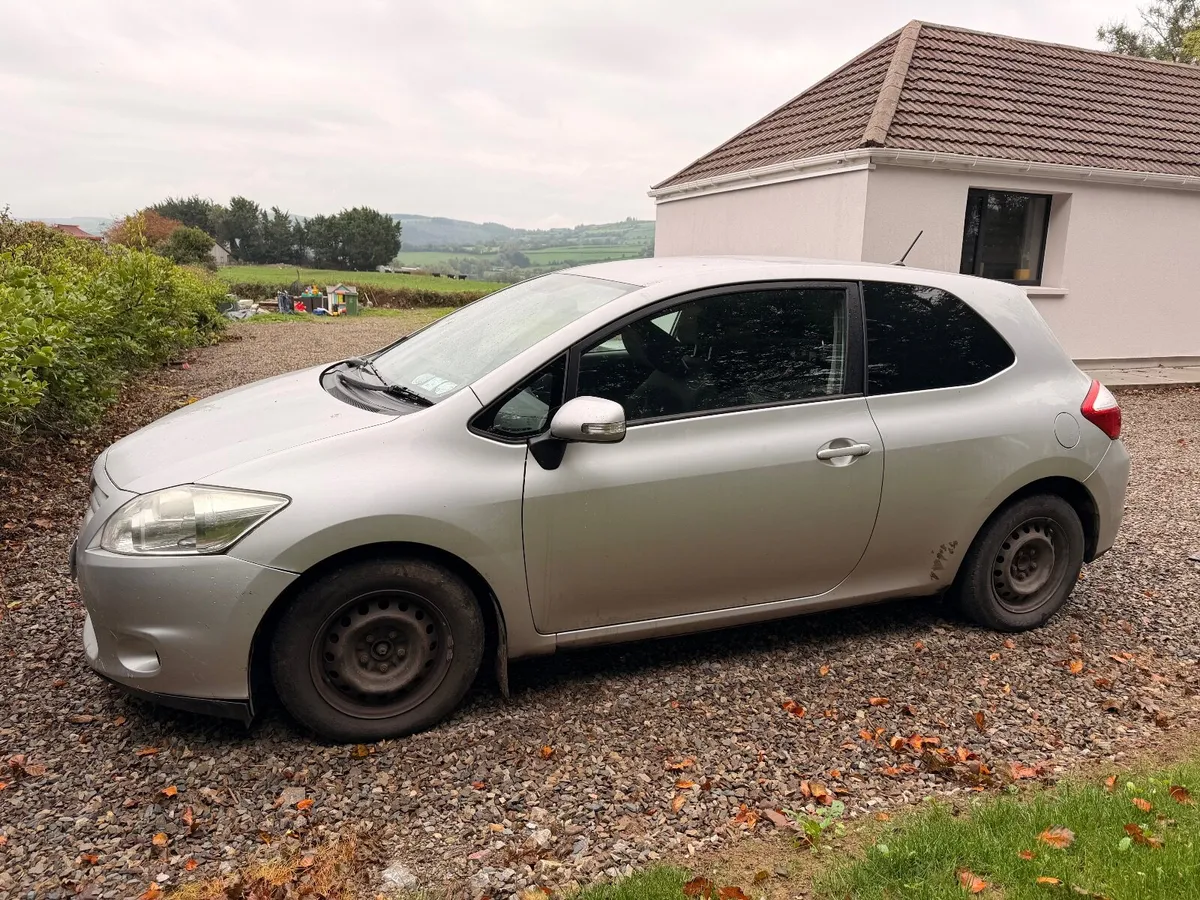 Toyota Auris 2011 - Image 1