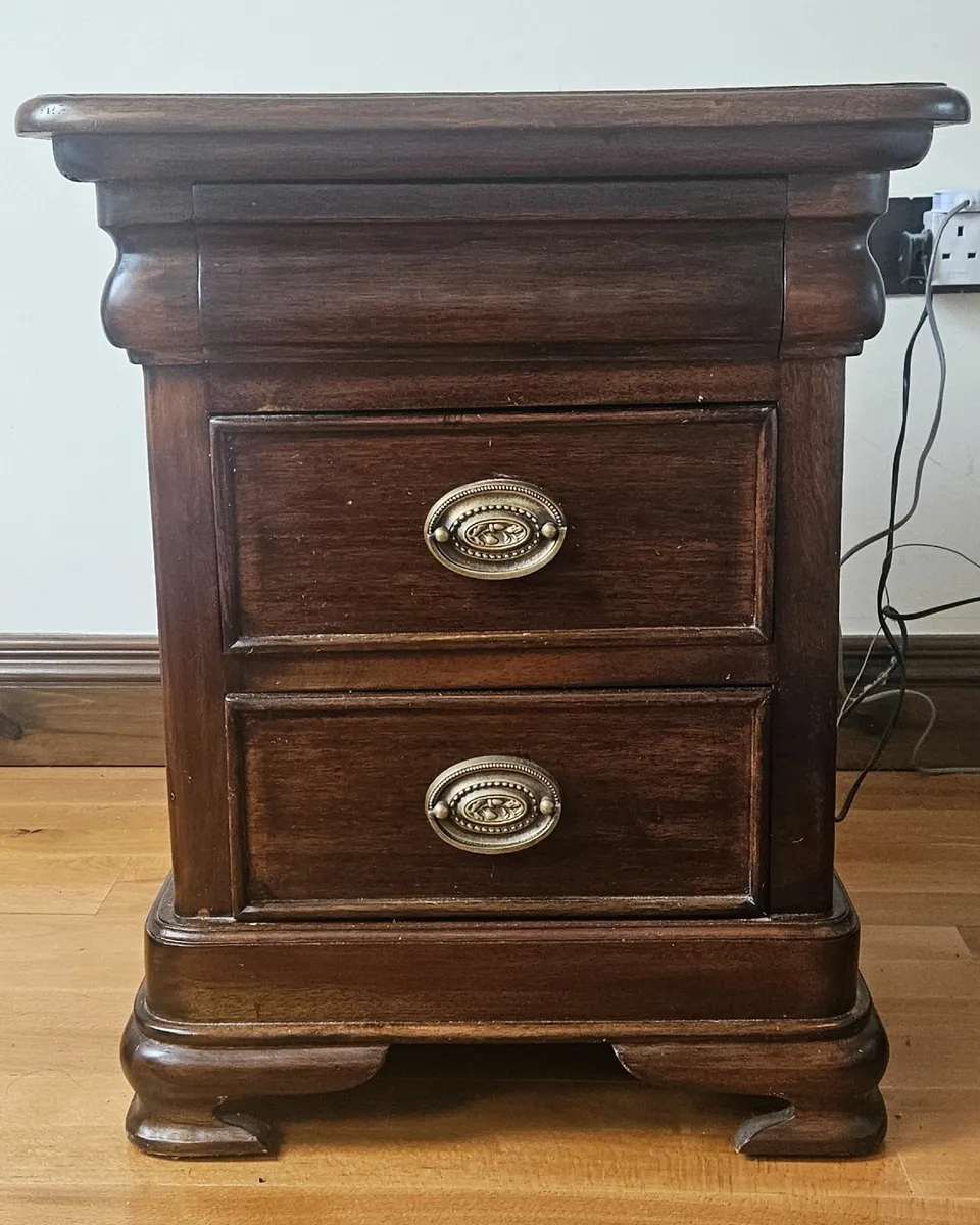 Bedroom Bedside Lockers - Image 2