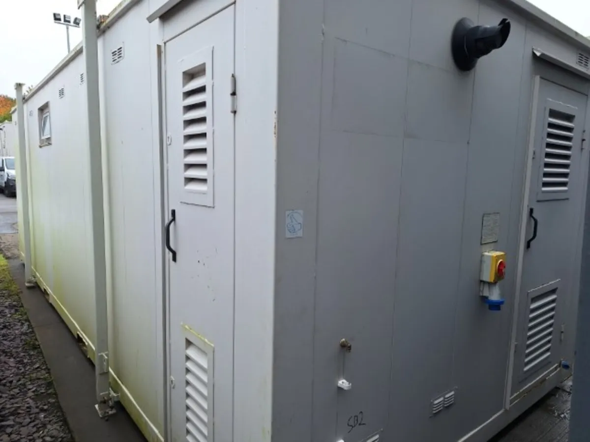 Approx 24 x 10 Shower Block Container For Auction - Image 2