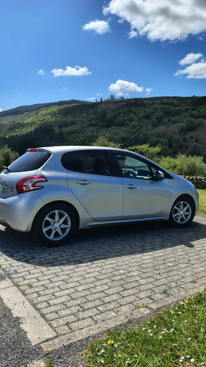 Peugeot 208 - Image 2