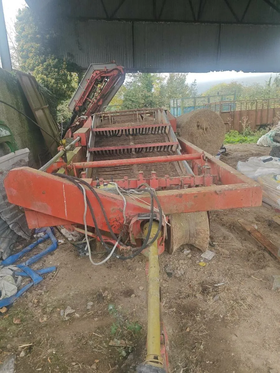Potato harvester - Image 1