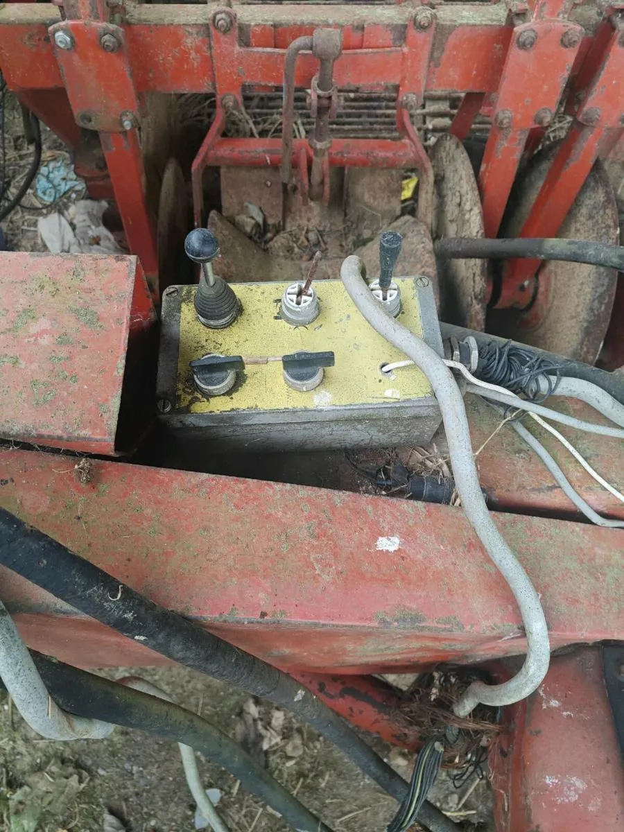 Potato harvester - Image 2
