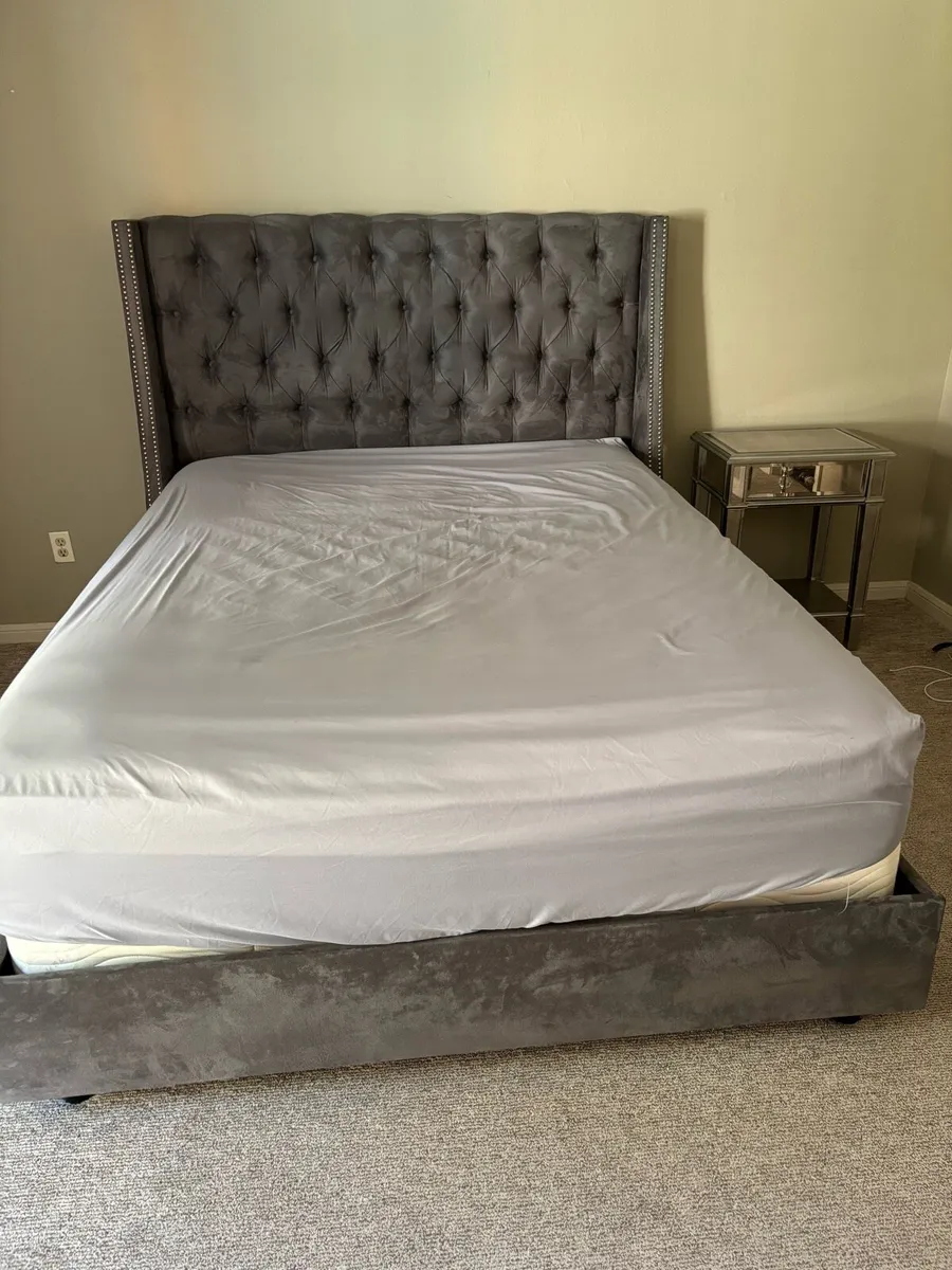 King size bed with mattress - Image 1