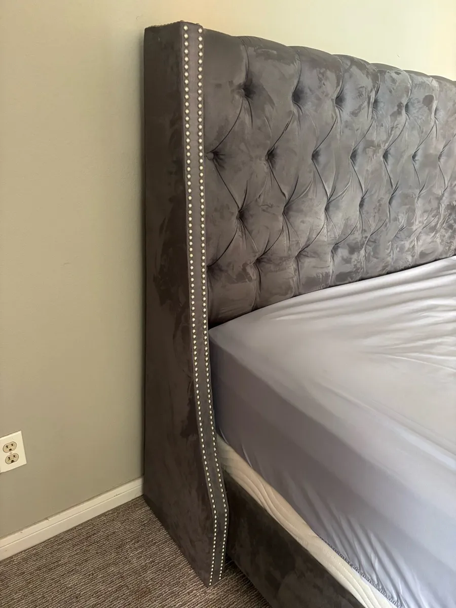 King size bed with mattress - Image 3