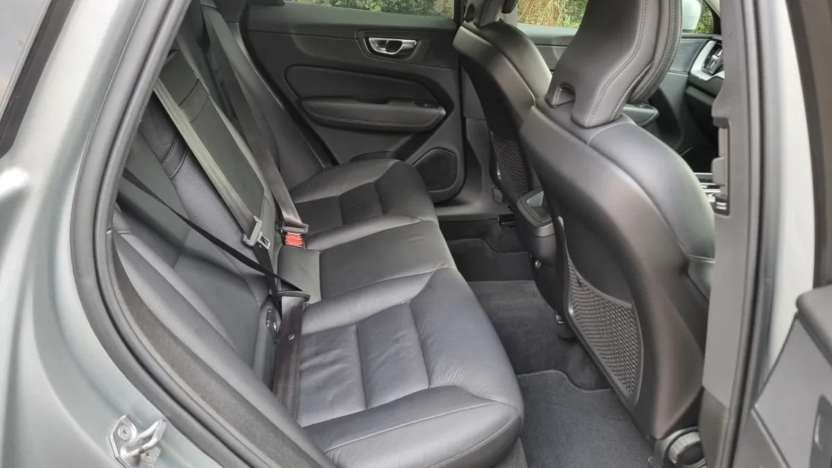 192 volvo  xc60  4x4 - Image 2