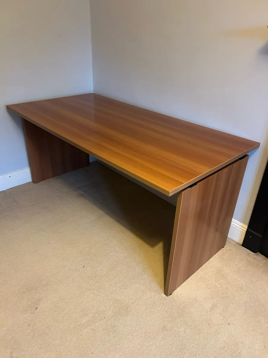 Computer table - Image 2