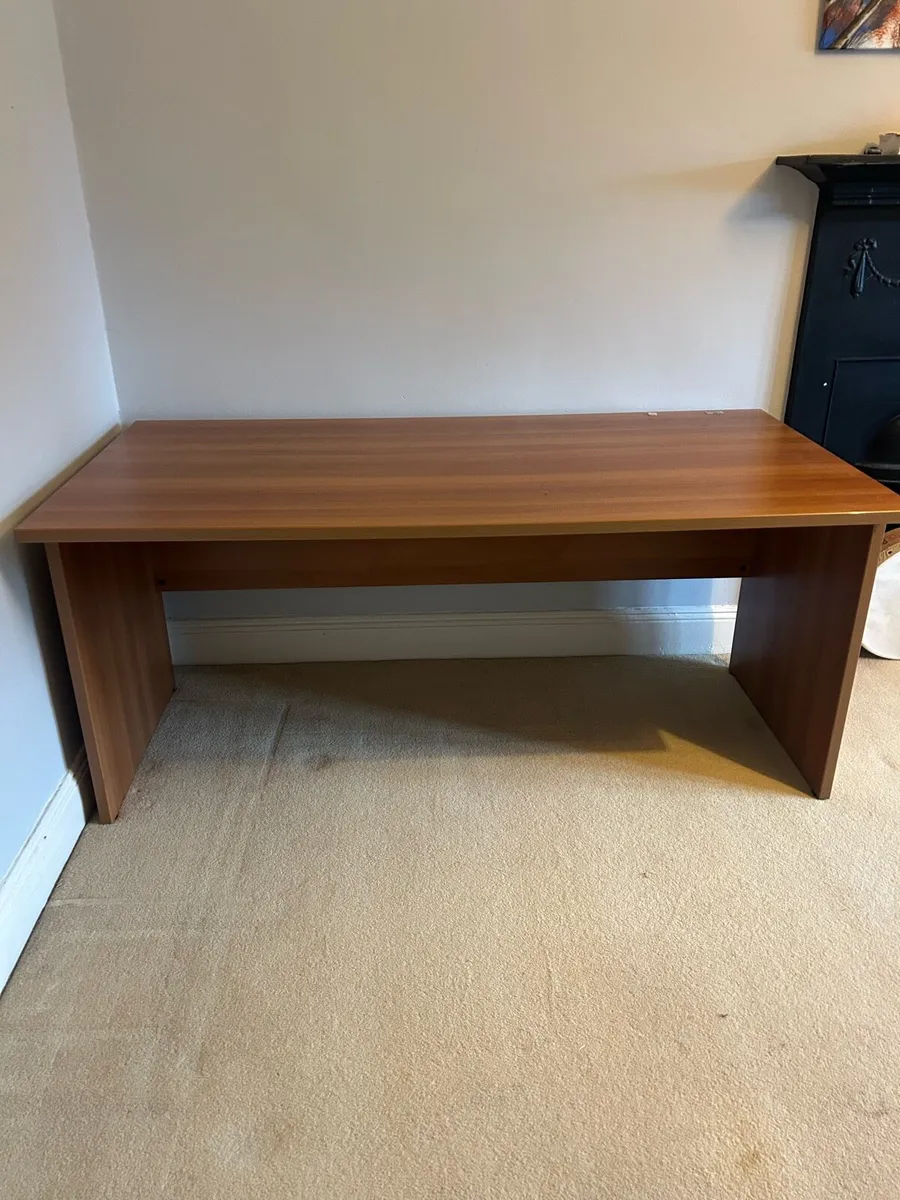 Computer table - Image 1