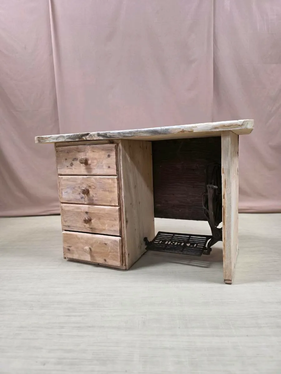 Singer Desk - Image 1