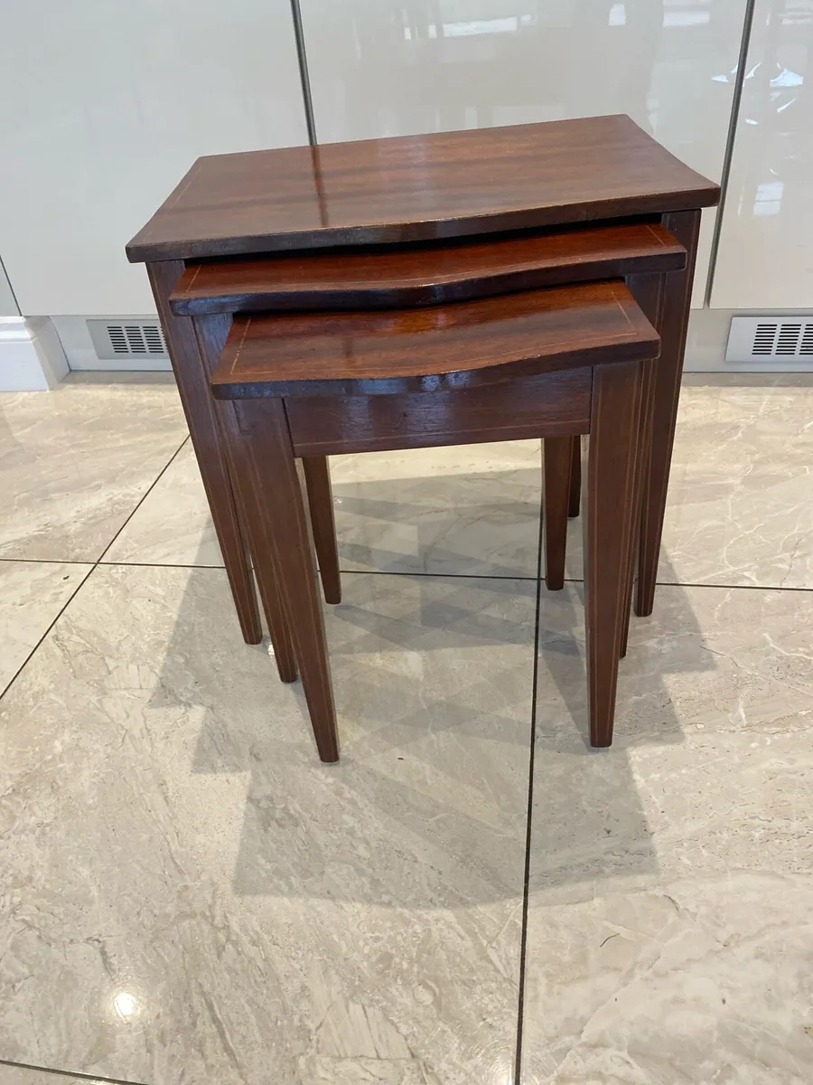 Nest of tables - Image 1