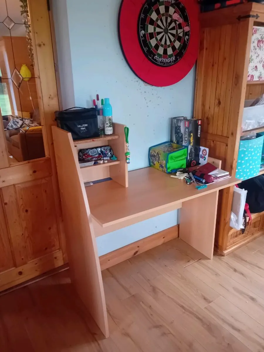 Study desk - Image 1