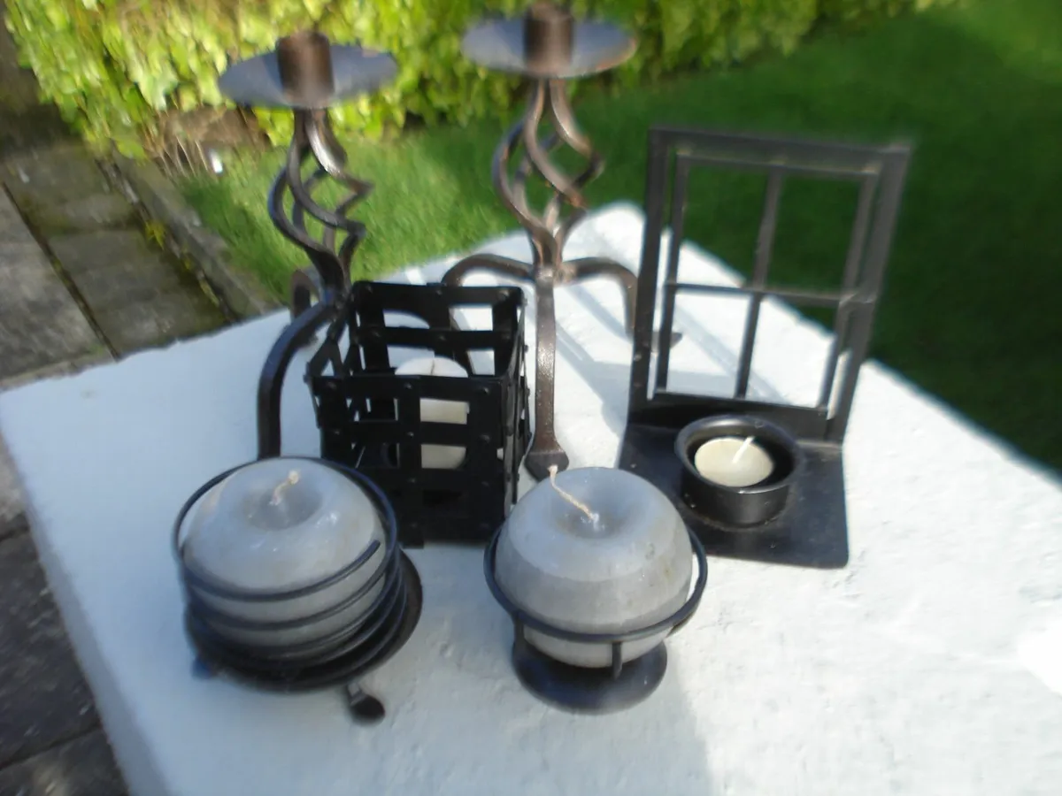 BLACK METAL CANDLE HOLDERS & CANDLE STICKS. - Image 3
