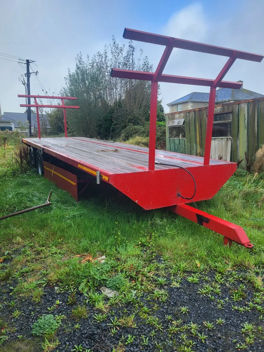 Bale trailer - Image 1