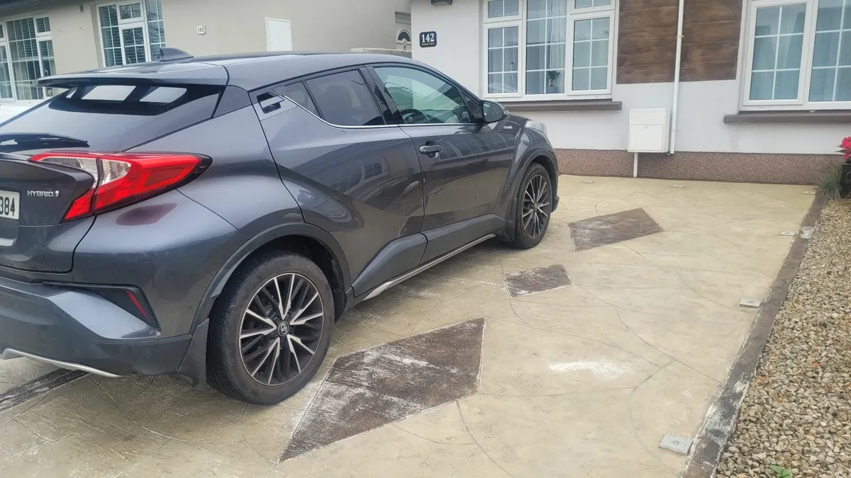 Toyota C-HR  1.8  EXCEL  HYBRID - Image 2