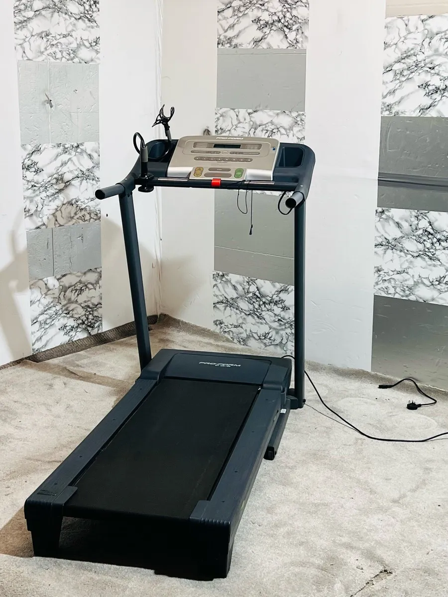 Pro-form Motorised treadmill  incline foldable - Image 2