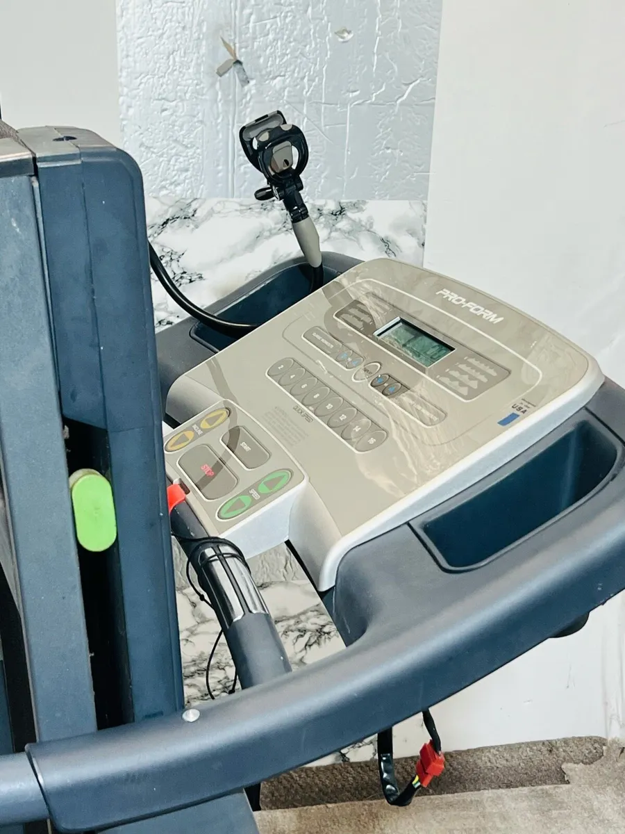 Pro-form Motorised treadmill  incline foldable - Image 3